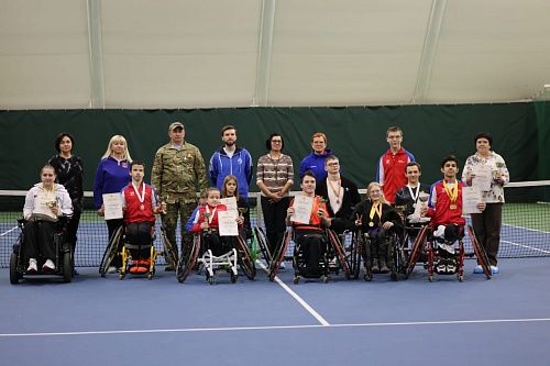 Новогодний турнир по теннису на колясках 